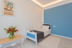 Postel nebo postele na pokoji v ubytování Acqua Chiara Apartment by Rent All Como
