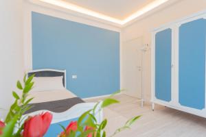 Postel nebo postele na pokoji v ubytování Acqua Chiara Apartment by Rent All Como