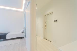 Postel nebo postele na pokoji v ubytování Acqua Chiara Apartment by Rent All Como
