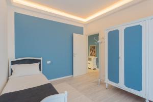 Postel nebo postele na pokoji v ubytování Acqua Chiara Apartment by Rent All Como