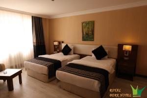 Katil atau katil-katil dalam bilik di Royal Berk Hotel