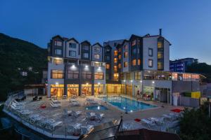 a large building with a swimming pool in front of it at Amasra Diamond Hotel in Amasra