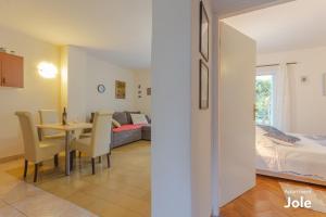 Postel nebo postele na pokoji v ubytování Apartmani Bego