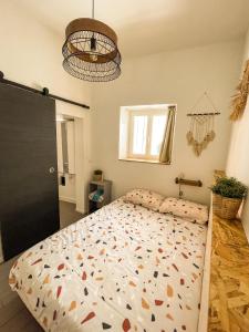 a bedroom with a large bed in a room at New! Cosy T2 au coeur de la ville - climatisation - coin terrasse in Aix-en-Provence
