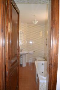A bathroom at Hotel Roma