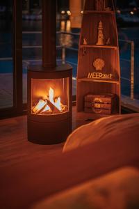 Fotografia z galérie ubytovania Schwimmendes Ferienhaus "Trinity" Ihr Seahome auf der Ostsee v destinácii Peenemünde