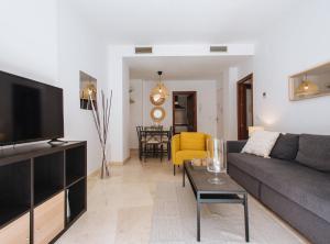 Televízia a/alebo spoločenská miestnosť v ubytovaní Sol Suite Apartment with Garden