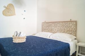 Posteľ alebo postele v izbe v ubytovaní Casa vacanza a 10 metri dal mare