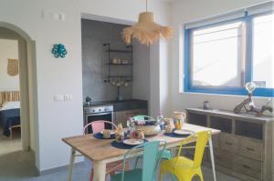 Kuchyňa alebo kuchynka v ubytovaní Casa vacanza a 10 metri dal mare