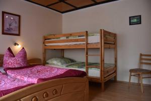 Ein Bett oder Betten in einem Zimmer der Unterkunft Karlshagen - Lissis Feriendomizil