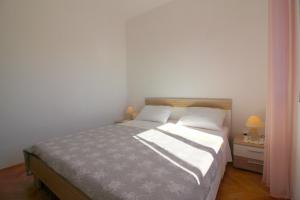 Posteľ alebo postele v izbe v ubytovaní Apartment Liliana near beach