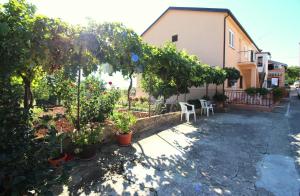 Vonkajšia záhrada v ubytovaní Apartment Liliana near beach