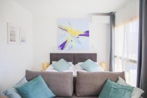 Postel nebo postele na pokoji v ubytování OleHolidays Romana Playa 335 vistas al mar + 14 fotografií