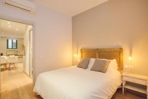 Postel nebo postele na pokoji v ubytování Apartaments Catedral – Baltack Homes