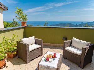 Foto dalla galleria di Albatros - swimming pool with sea view and terrace a Magliolo