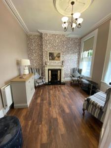 Foto dalla galleria di Luxury Lakeside Living Broadview 2 Georgian Town House a Enniskillen