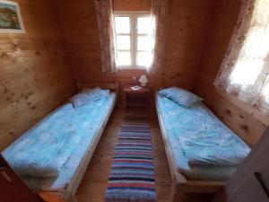 A bed or beds in a room at Casa Edelweiss - Gyopár - Flore de colt