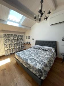 A bed or beds in a room at AFFITTACAMERE LA VOLPE