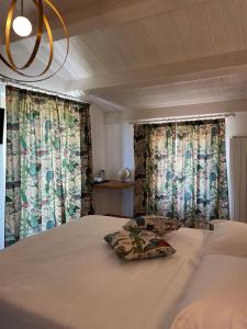 A bed or beds in a room at AFFITTACAMERE LA VOLPE