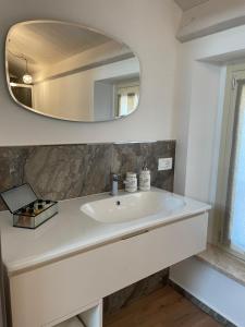 A bathroom at AFFITTACAMERE LA VOLPE