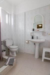Ванная комната в Elaionas