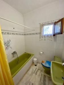 Ванна кімната в Ikidiki Beach Villa