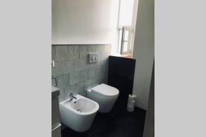 A bathroom at Mazzini apartment