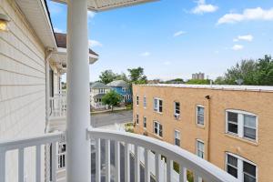 En balkong eller terrasse på ❤️ The Top End Townhomes with Stunning Views On One-Of-A-Kind Rooftop Deck! WOW!