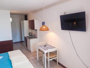 Kuchyň nebo kuchyňský kout v ubytování Apartmani Jutro