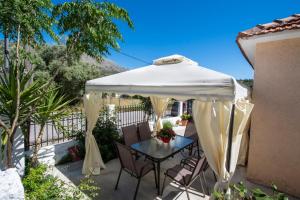A balcony or terrace at Irinis House