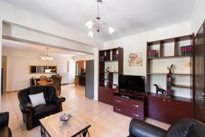 A television and/or entertainment centre at Irinis House