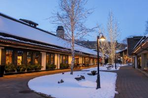 Afbeelding uit fotogalerij van New Village Center in Sun Valley