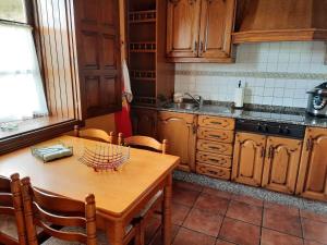 A kitchen or kitchenette at Casa Viduedo