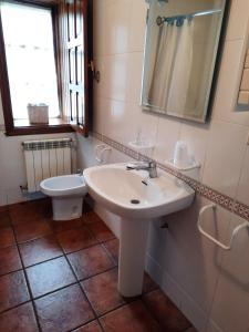 A bathroom at Casa Viduedo