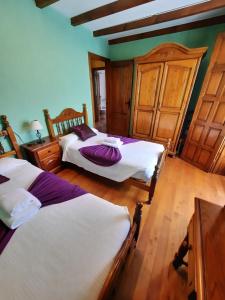 A bed or beds in a room at Casa Viduedo