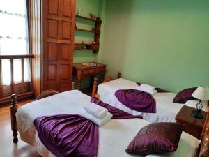A bed or beds in a room at Casa Viduedo