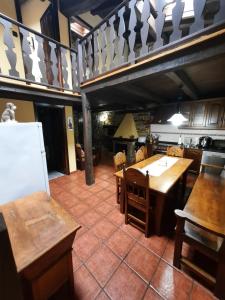 A kitchen or kitchenette at Casa Viduedo