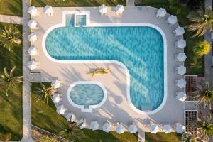 A piscina localizada em Hotel Esperia ou nos arredores