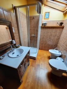 A bathroom at Casa Viduedo