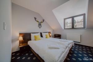 Posteľ alebo postele v izbe v ubytovaní Karpacki & SPA - blisko wyciągu, Restauracja, Sala Zabaw, Bar 24h