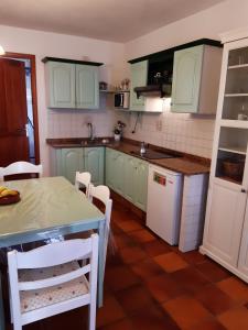 Kuchyň nebo kuchyňský kout v ubytování Casa rural Los Dragos + 14 fotografií