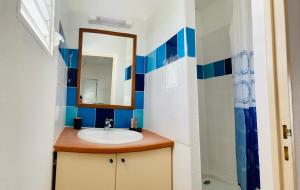 Kupatilo u objektu Appartement vue mer, piscine, dans quartier prisé de Gosier