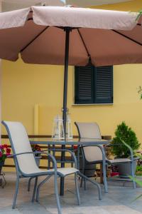 A patio or other outdoor area at Studio Santa Monica