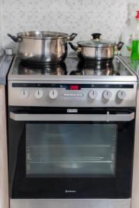 A kitchen or kitchenette at Studio Santa Monica