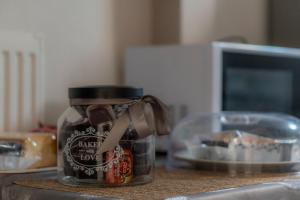 A kitchen or kitchenette at Studio Santa Monica
