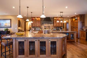 Gallery image of Luxury 4BD Located at Old Greenwood! in Truckee +35 photos