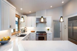 Cucina o angolo cottura di New Listing In The NEW Signature Collection At Old Greenwood!