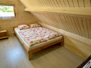 Voodi või voodid majutusasutuse Kapitanskie Domki toas