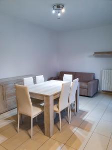 A seating area at AM apartment Még 2 kép