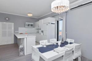 Kuchyň nebo kuchyňský kout v ubytování Apartments Gisela